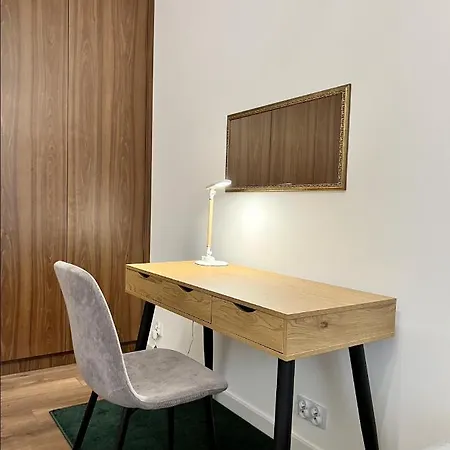 Primo Fabryczna Apartment *
